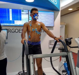 Atleta durante a performance do equipamento de Ergoespirometria TEB/Geratherm